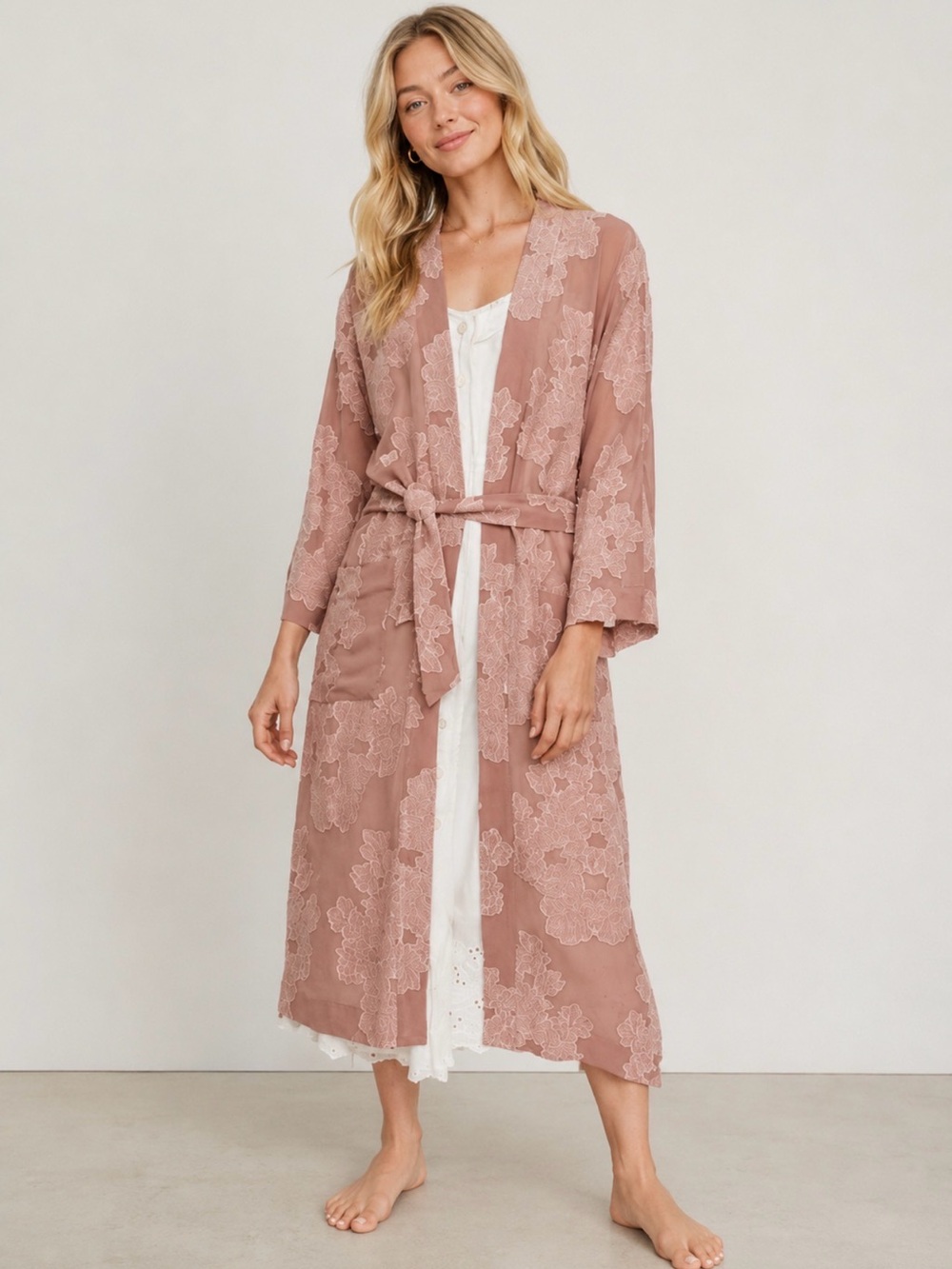 🩷 Wilfred Durante Floral Lace Kimono in Pink
